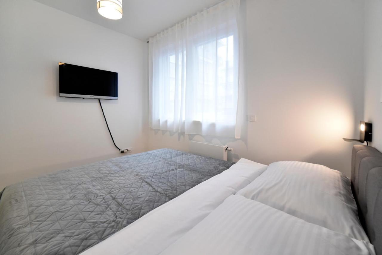 Ophelia Apartment With Parking Zagreb Bagian luar foto