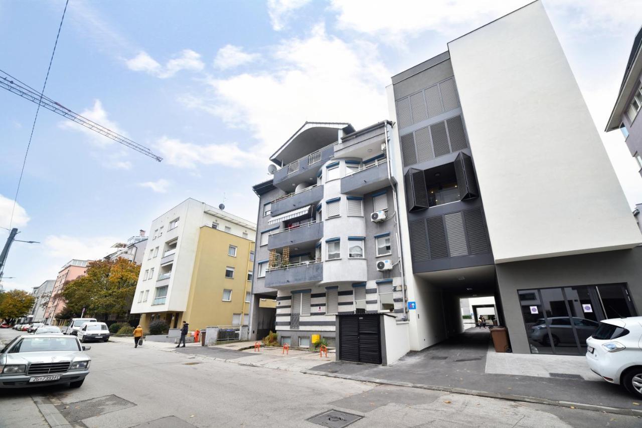 Ophelia Apartment With Parking Zagreb Bagian luar foto